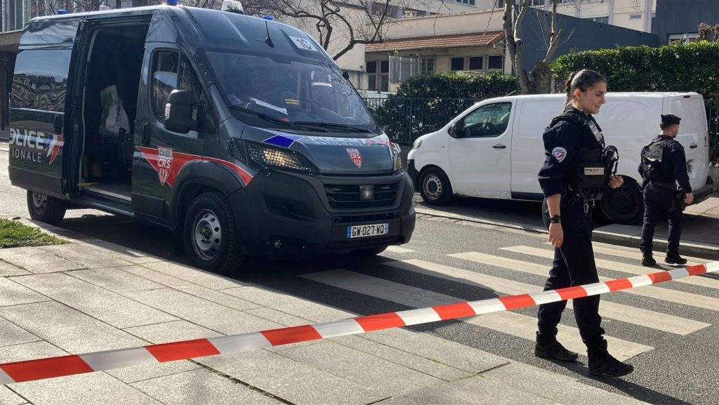 &Gamma;&alpha;&lambda;&lambda;ί&alpha;: &Pi;&alpha;&rho;&alpha;&delta;έ&chi;&theta;&eta;&kappa;&epsilon; &tau;&eta;&nu; &epsilon;&nu;&omicron;&chi;ή &tau;&eta;&sigmaf; &eta; &mu;&eta;&tau;έ&rho;&alpha; &pi;&omicron;&upsilon; &tau;&omicron;&pi;&omicron;&theta;έ&tau;&eta;&sigma;&epsilon; 2 &mu;&omega;&rho;ά &sigma;&epsilon; &kappa;&alpha;&tau;&alpha;&psi;ύ&kappa;&tau;&eta;