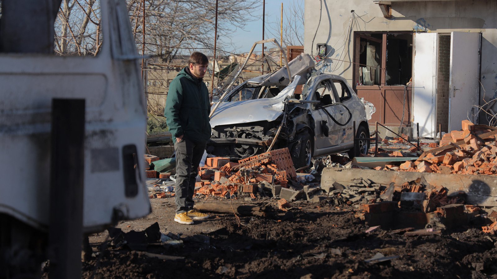 &Omicron;&upsilon;&kappa;&rho;&alpha;&nu;&iota;&kappa;ό: 1 &nu;&epsilon;&kappa;&rho;ό&sigmaf; &kappa;&alpha;&iota; 6 &tau;&rho;&alpha;&upsilon;&mu;&alpha;&tau;ί&epsilon;&sigmaf; &alpha;&pi;ό &rho;&omega;&sigma;&iota;&kappa;ά &pi;&lambda;ή&gamma;&mu;&alpha;&tau;&alpha; &sigma;&tau;&eta;&nu; &Omicron;&delta;&eta;&sigma;&sigma;ό (&Beta;&Iota;&Nu;&Tau;&Epsilon;&Omicron;)