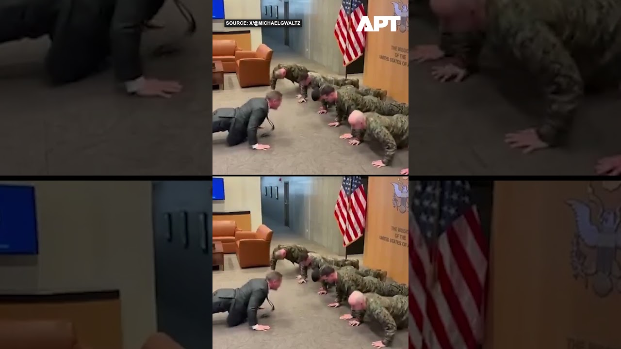 ΒΙΝΤΕΟ: Ο πρέσβης των ΗΠΑ Μάικ Βαλτς έκανε κάμψεις με Αμερικανούς Πεζοναύτες