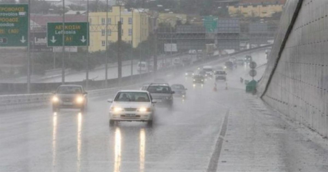 Οδηγοί προσοχή: Συσσώρευση νερού στον αυτο/δρομο Λεμεσού -Πάφου