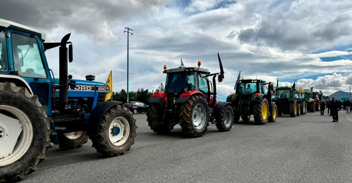 Ελλάδα: Κλειστό το Σύνταγμα, έφτασαν έξω από τη Βουλή τα τρακτέρ (ΒΙΝΤΕΟ)