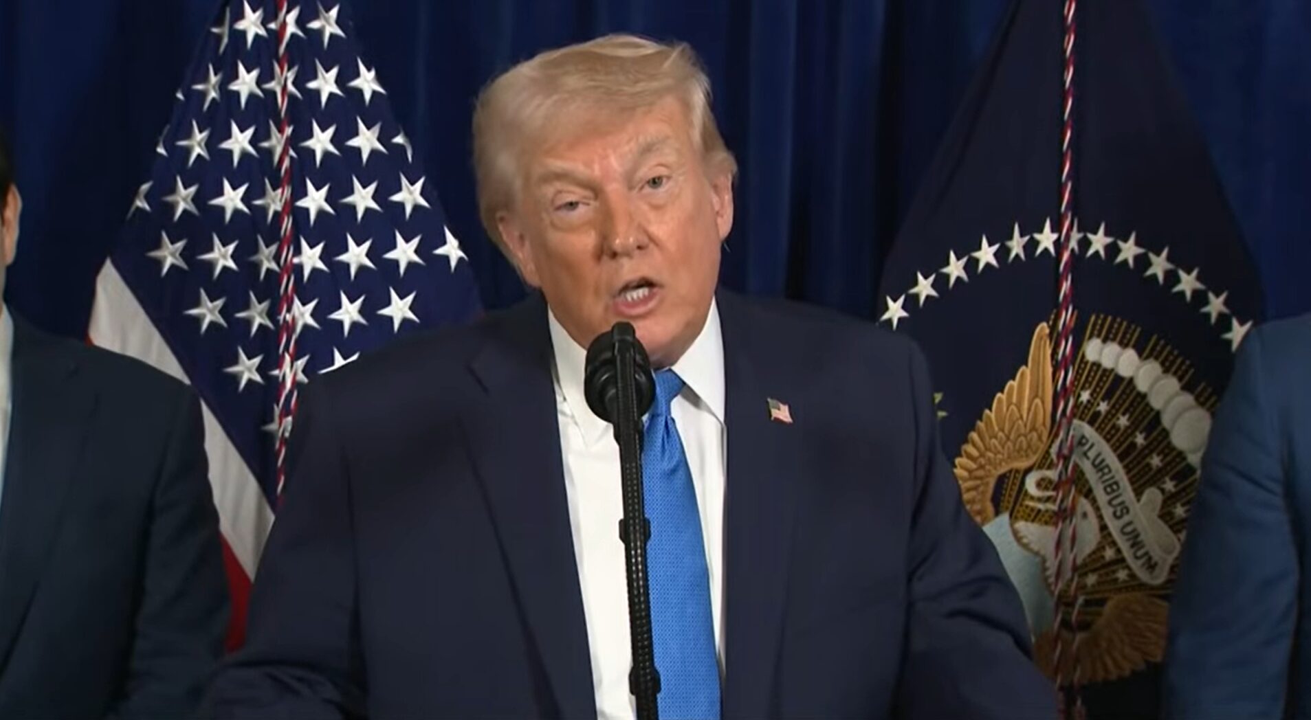 &Omicron; &Tau;&rho;&alpha;&mu;&pi; &kappa;&alpha;&lambda;&epsilon;ί &tau;&eta; &Chi;&alpha;&mu;ά&sigmaf; &nu;&alpha; &alpha;&pi;&omicron;&sigma;&tau;&rho;&alpha;&tau;&iota;&omega;&tau;&iota;&kappa;&omicron;&pi;&omicron;&iota;&eta;&theta;&epsilon;ί &laquo;&pi;&lambda;ή&rho;&omega;&sigmaf; &kappa;&alpha;&iota; ά&mu;&epsilon;&sigma;&alpha;&raquo;