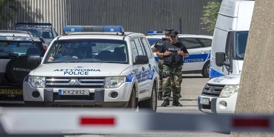 Πιάστηκε από την ΥΚΑΝ την ώρα που έκρυβε ναρκωτικά σε χόρτα στη Λεμεσό