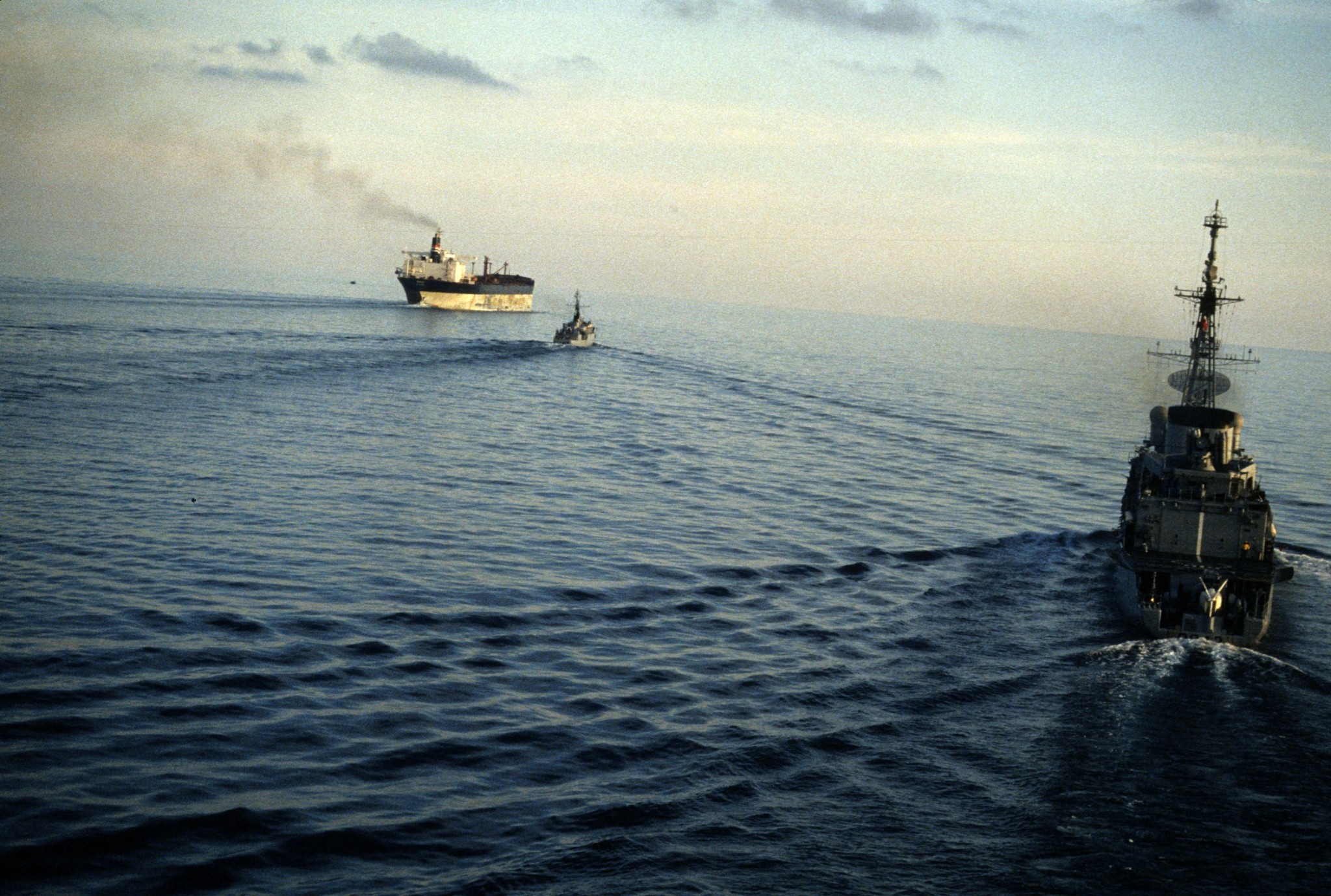 Ιράν: Ιρανικά ναυτικά γυμνάσια στο Στενό του Ορμούζ