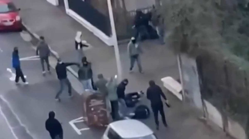 Γαλλία: Απεβίωσε 23χρονος μετά από τις βίαιες συγκρούσεις πολιτικών ομάδων