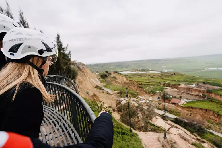 Στο Νισέμι η Μελόνι - Νεές οικοδομές μετά τις ζημιές από τον κυκλώνα «Χάρι»