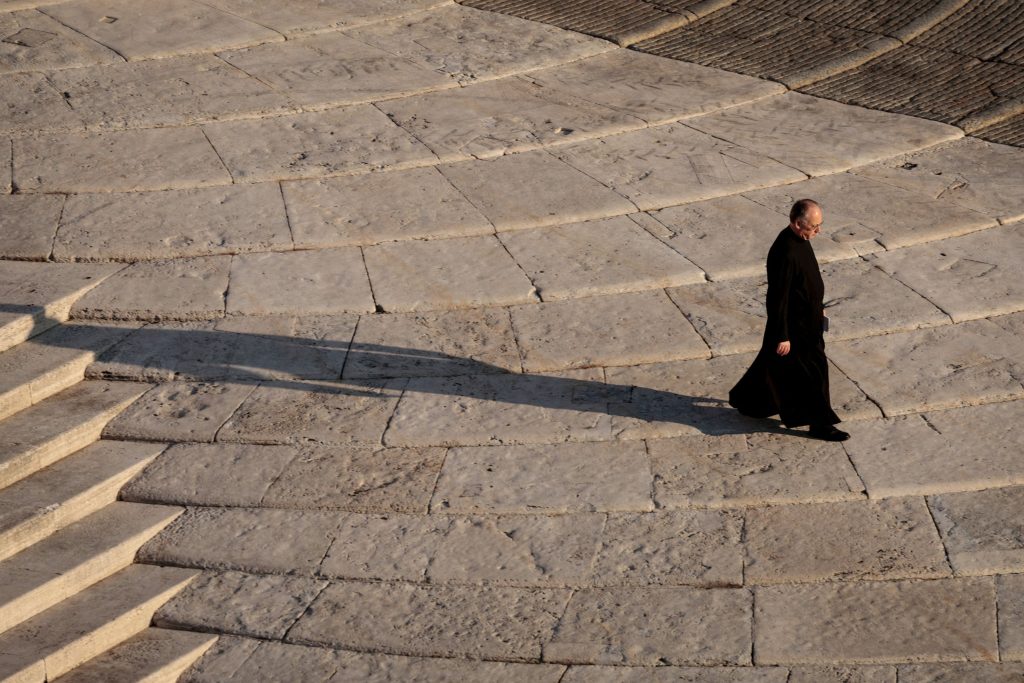 &Delta;&alpha;&nu;ί&alpha;: &Pi;ά&sigma;&tau;&omicron;&rho;&alpha;&sigmaf; &pi;&alpha;&rho;&omicron;&mu;&omicron;ί&alpha;&sigma;&epsilon; &upsilon;&lambda;&iota;&kappa;ό &pi;&alpha;&iota;&delta;&iota;&kappa;ή&sigmaf; &pi;&omicron;&rho;&nu;&omicron;&gamma;&rho;&alpha;&phi;ί&alpha;&sigmaf; &mu;&epsilon; &laquo;&gamma;&rho;&alpha;&mu;&mu;&alpha;&tau;ό&sigma;&eta;&mu;&alpha;&raquo;