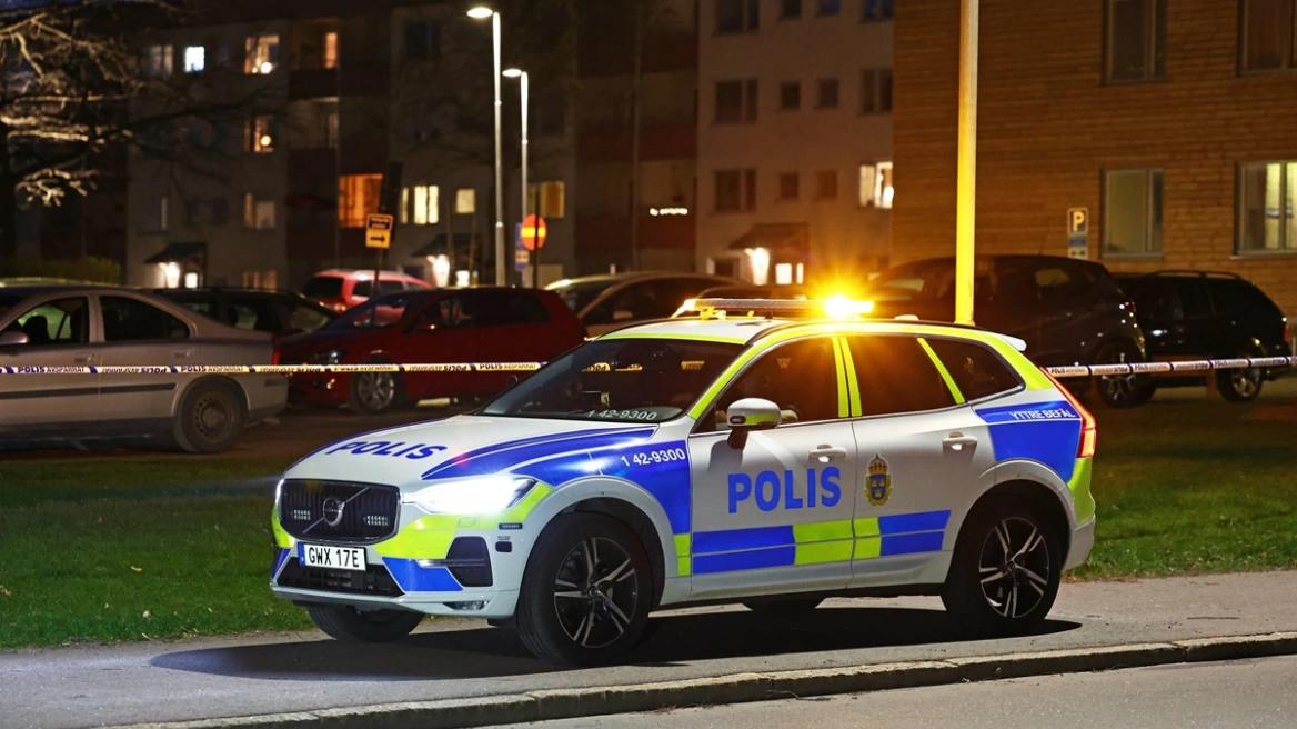 &Kappa;&alpha;&tau;&alpha;&gamma;&gamma;&epsilon;&lambda;ί&alpha; &sigma;&omicron;&kappa; &sigma;&tau;&eta; &Sigma;&omicron;&upsilon;&eta;&delta;ί&alpha;: &Epsilon;&xi;&alpha;&nu;ά&gamma;&kappa;&alpha;&sigma;&epsilon; &tau;&eta; &sigma;ύ&zeta;&upsilon;&gamma;&omicron; &tau;&omicron;&upsilon; &sigma;&epsilon; &pi;&rho;ά&xi;&epsilon;&iota;&sigmaf; &mu;&epsilon; 120 ά&nu;&delta;&rho;&epsilon;&sigmaf;