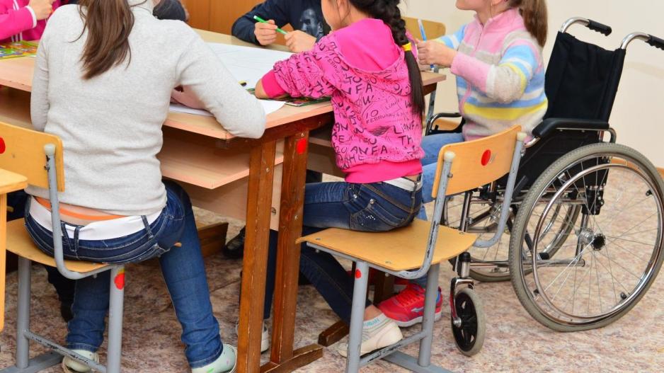 Συνοδοί Παιδιών με Αναπηρία: Πίστωση χρόνου στο ΥΠΑΝ για τη μισθοδοσία