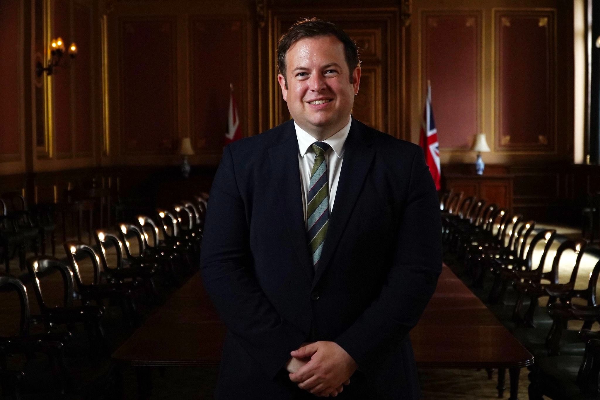 &Nu;&tau;ά&omicron;&upsilon;&tau;&iota;: &Pi;&rho;&omicron;&sigma;&eta;&lambda;&omega;&mu;έ&nu;&eta; &sigma;&epsilon; &delta;ί&kappa;&alpha;&iota;&eta; &kappa;&alpha;&iota; &beta;&iota;ώ&sigma;&iota;&mu;&eta; &lambda;ύ&sigma;&eta; &tau;&omicron;&upsilon; &Kappa;&upsilon;&pi;&rho;&iota;&alpha;&kappa;&omicron;ύ &eta; &Beta;&rho;&epsilon;&tau;&alpha;&nu;ί&alpha;