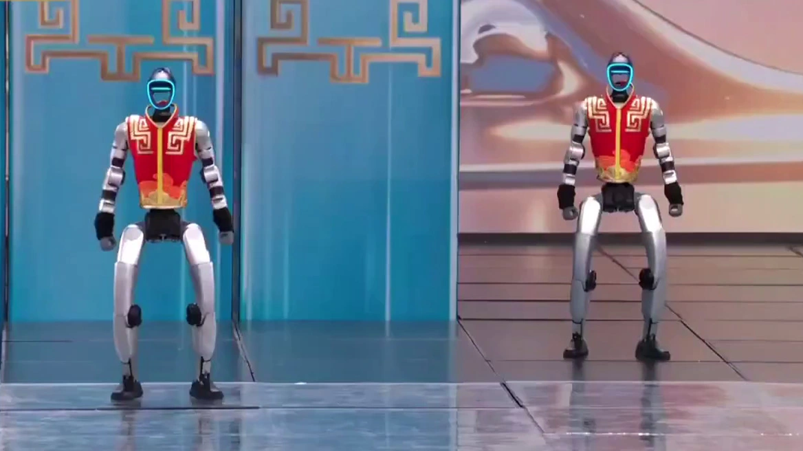 ΒΙΝΤΕΟ: Ανθρωποειδή ρομπότ «έκλεψαν» την παράσταση στο γκαλά της Κίνας