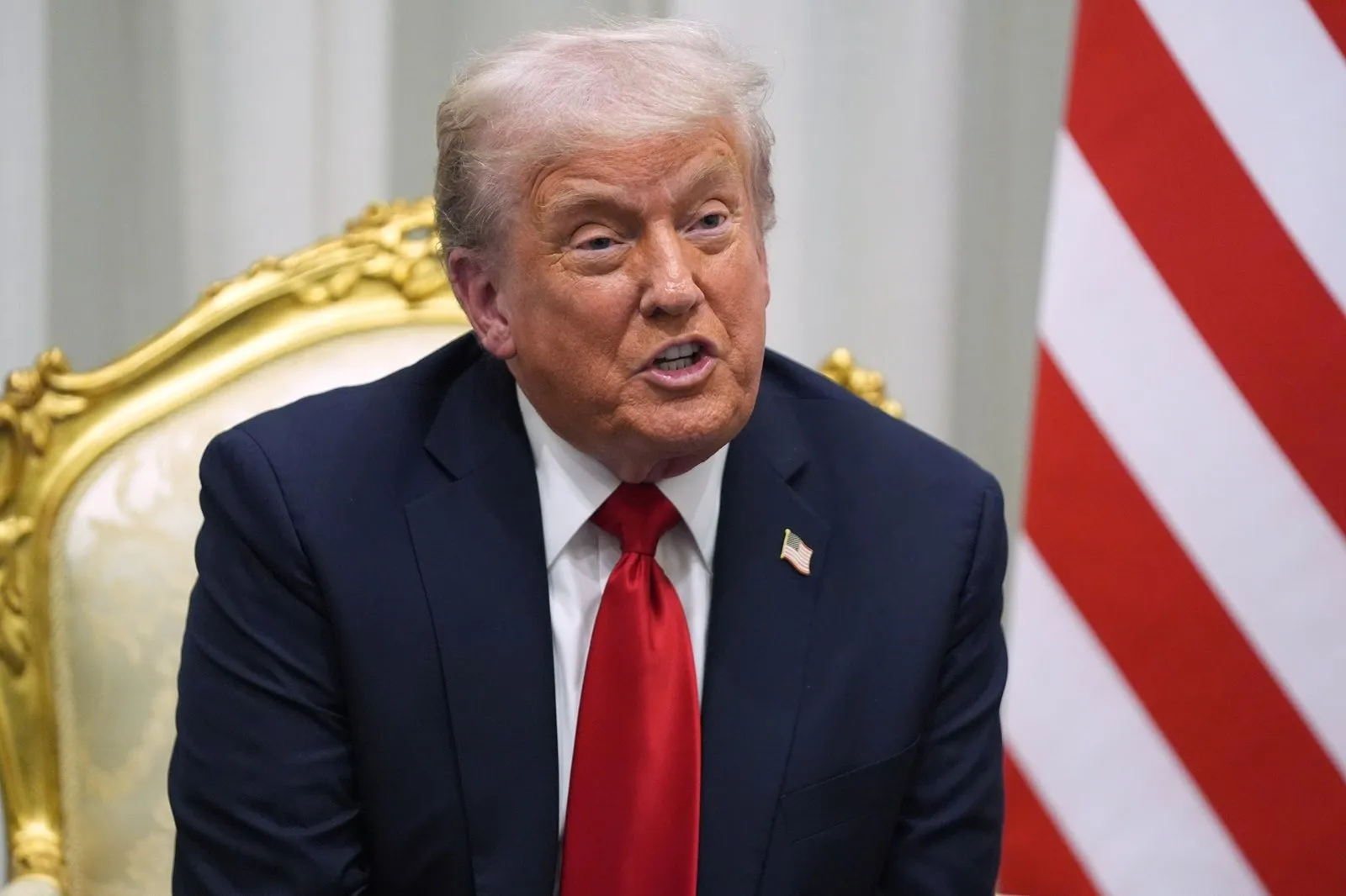 &Tau;&rho;&alpha;&mu;&pi;: &Alpha;&nu;&alpha;&kappa;&omicron;ί&nu;&omega;&sigma;&epsilon; 3 &tau;&rho;ί&alpha; &tau;&epsilon;&rho;ά&sigma;&tau;&iota;&alpha; &pi;&rho;ό&tau;&zeta;&epsilon;&kappa;&tau; &sigma;&tau;&omicron; &pi;&lambda;&alpha;ί&sigma;&iota;&omicron; &sigma;&upsilon;&mu;&phi;&omega;&nu;ί&alpha;&sigmaf; &mu;&epsilon; &Iota;&alpha;&pi;&omega;&nu;ί&alpha;