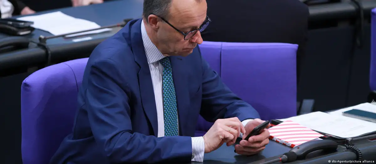 Μερτς: Θετικός σε περιορισμούς στο όριο ηλικίας των Γερμανών χρηστών στα ΜΚΔ