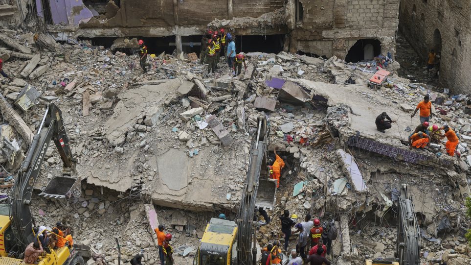 Πακιστάν: Τουλάχιστον 16 νεκροί σε κατάρρευση κτιρίου στο Καράτσι