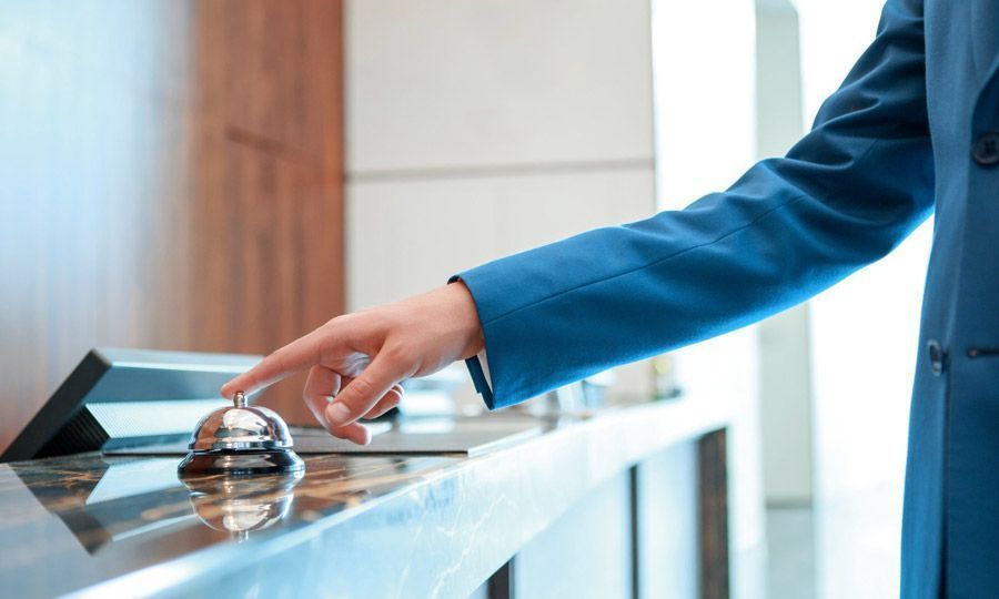 Ολομέλεια: Aποδοχή εν μέρει αναπομπής ΠτΔ του νόμου για τουριστικά καταλύματα