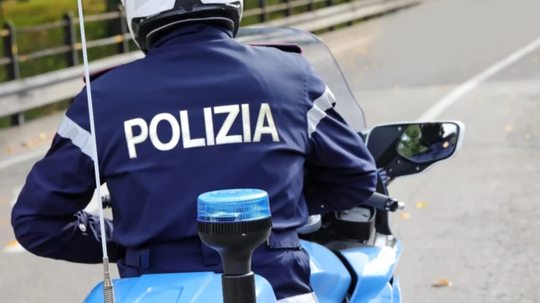 &Iota;&tau;&alpha;&lambda;ί&alpha;: &Beta;&rho;έ&theta;&eta;&kappa;&epsilon; &alpha;&kappa;έ&phi;&alpha;&lambda;&omicron; &pi;&tau;ώ&mu;&alpha; 44&chi;&rho;&omicron;&nu;&eta;&sigmaf; &Gamma;&epsilon;&rho;&mu;&alpha;&nu;ί&delta;&alpha;&sigmaf; &kappa;&omicron;&nu;&tau;ά &sigma;&tau;&eta; &Phi;&lambda;&omega;&rho;&epsilon;&nu;&tau;ί&alpha;