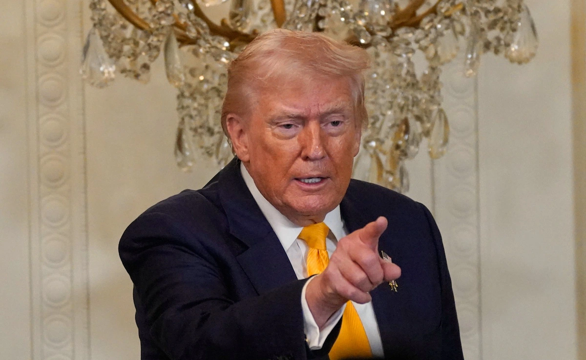 WSJ: &Omicron; &Tau;&rho;&alpha;&mu;&pi; &epsilon;&xi;&epsilon;&tau;ά&zeta;&epsilon;&iota; &pi;&epsilon;&rho;&iota;&omicron;&rho;&iota;&sigma;&mu;έ&nu;&omicron; &pi;&lambda;ή&gamma;&mu;&alpha; &sigma;&tau;&omicron; &Iota;&rho;ά&nu; &mu;&epsilon; &epsilon;&pi;&iota;&lambda;&omicron;&gamma;έ&sigmaf; &kappa;&lambda;&iota;&mu;ά&kappa;&omega;&sigma;&eta;&sigmaf;