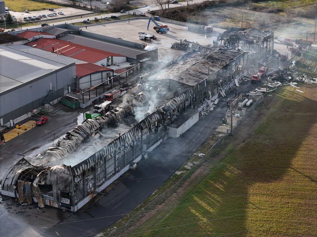 Τραγωδία στη Βιολάντα: Κλείνει προσωρινά το εργοστάσιο της φονικής έκρηξης