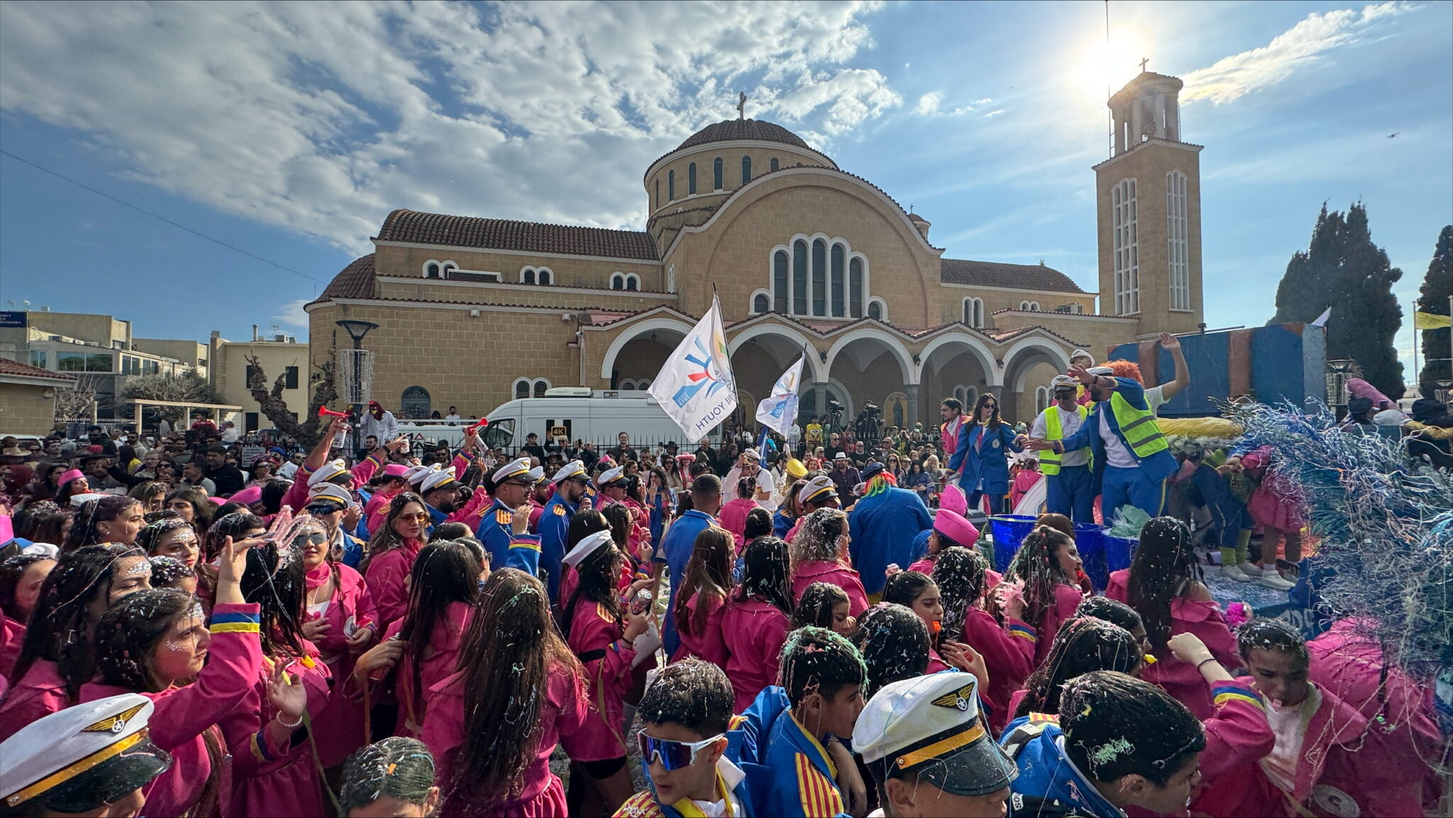 &Pi;&alpha;&rho;&alpha;&lambda;ί&mu;&nu;&iota;: &Alpha;&upsilon;&tau;&omicron;ί &epsilon;ί&nu;&alpha;&iota; &omicron;&iota; &delta;&rho;ό&mu;&omicron;&iota; &pi;&omicron;&upsilon; &kappa;&lambda;&epsilon;ί&nu;&omicron;&upsilon;&nu; &gamma;&iota;&alpha; &tau;&omicron; &Kappa;&alpha;&rho;&nu;&alpha;&beta;ά&lambda;&iota;