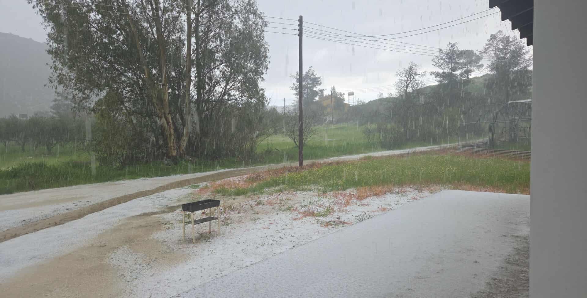 ΒΙΝΤΕΟ: Έντονες βροχές και χαλαζόπτωση σε διάφορες περιοχές της Κύπρου