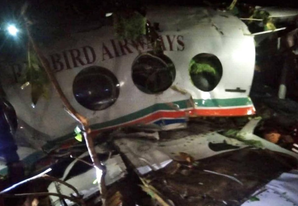 &Alpha;&epsilon;&rho;&omicron;&pi;&omicron;&rho;&iota;&kappa;ή &tau;&rho;&alpha;&gamma;&omega;&delta;ί&alpha; &sigma;&tau;&eta;&nu; &Iota;&nu;&delta;ί&alpha;: Έ&pi;&epsilon;&sigma;&epsilon; &alpha;&epsilon;&rho;&omicron;&sigma;&kappa;ά&phi;&omicron;&sigmaf; &mu;&epsilon; 7 &alpha;&sigma;&theta;&epsilon;&nu;&epsilon;ί&sigmaf; &epsilon;&pi;&iota;&beta;&alpha;ί&nu;&omicron;&nu;&tau;&epsilon;&sigmaf;