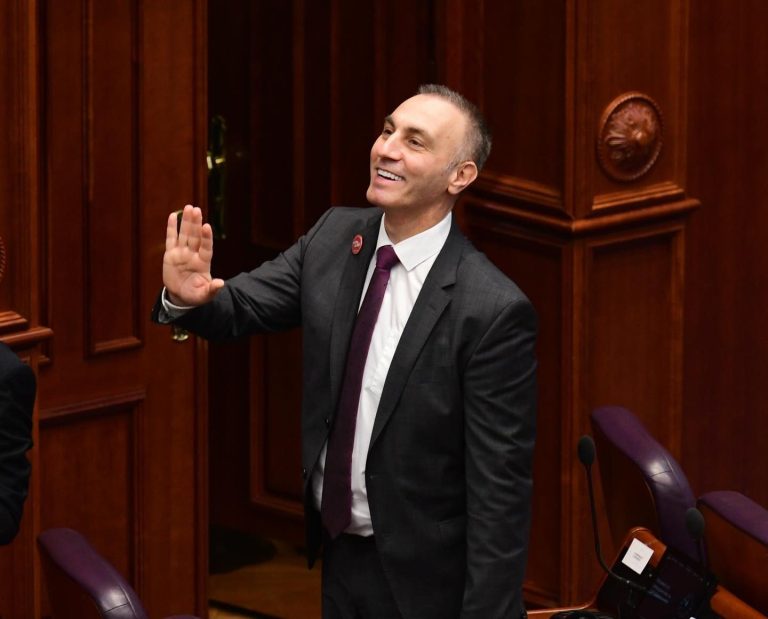 &Sigma;&kappa;ό&pi;&iota;&alpha;: &Sigma;&upsilon;&nu;&epsilon;&lambda;ή&phi;&theta;&eta; &omicron; &pi;&rho;ώ&eta;&nu; &alpha;&nu;&tau;&iota;&pi;&rho;ό&epsilon;&delta;&rho;&omicron;&sigmaf; &tau;&eta;&sigmaf; &kappa;&upsilon;&beta;έ&rho;&nu;&eta;&sigma;&eta;&sigmaf; &Alpha;&rho;&tau;ά&nu; &Gamma;&kappa;&rho;&omicron;ύ&mu;&pi;&iota;