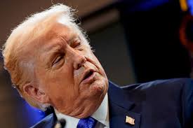 &Tau;&rho;&alpha;&mu;&pi;:&Delta;&iota;&alpha;&psi;&epsilon;ύ&delta;&epsilon;&iota; ό&tau;&iota; &omicron; &alpha;&rho;&chi;&eta;&gamma;ό&sigmaf; &tau;&omega;&nu; &epsilon;&nu;ό&pi;&lambda;&omega;&nu; &delta;&upsilon;&nu;ά&mu;&epsilon;&omega;&nu; &delta;&iota;&alpha;&phi;&omega;&nu;&epsilon;ί &mu;&epsilon; &pi;ό&lambda;&epsilon;&mu;&omicron; &sigma;&tau;&omicron; &Iota;&rho;ά&nu;