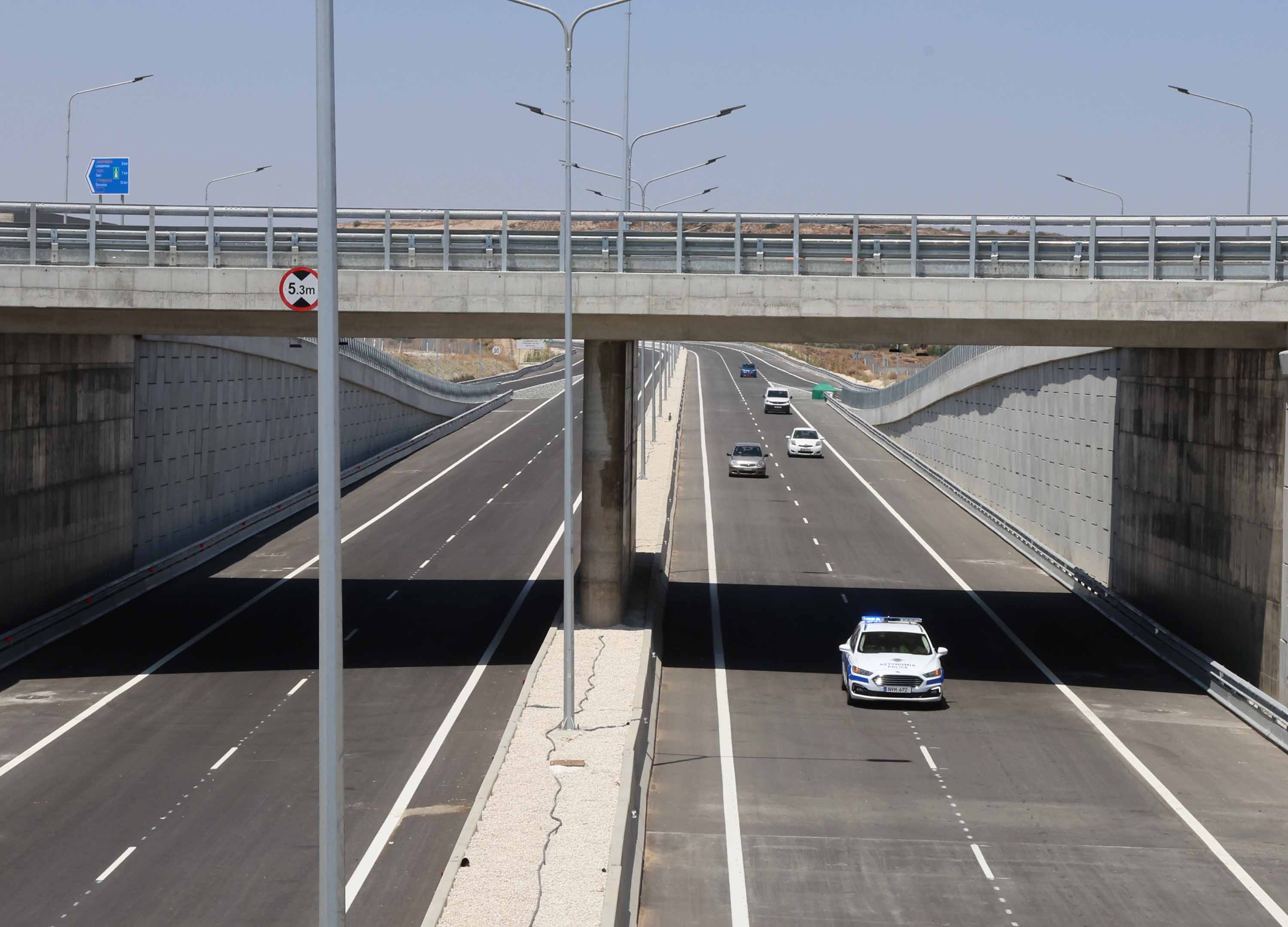 &Kappa;&alpha;&rho;&alpha;&mu;&pi;ό&lambda;&alpha; &sigma;&tau;&omicron;&nu; &alpha;&upsilon;&tau;&omicron;&kappa;&iota;&nu;&eta;&tau;ό&delta;&rho;&omicron;&mu;&omicron; &Alpha;&gamma;ί&alpha;&sigmaf; &Nu;ά&pi;&alpha;&sigmaf;&ndash;&Lambda;ά&rho;&nu;&alpha;&kappa;&alpha;&sigmaf; - &Kappa;&lambda;&epsilon;&iota;&sigma;&tau;έ&sigmaf; &delta;ύ&omicron; &lambda;&omega;&rho;ί&delta;&epsilon;&sigmaf;