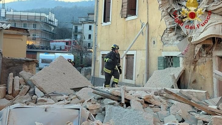 &Iota;&tau;&alpha;&lambda;ί&alpha;: Έ&nu;&alpha;&sigmaf; &nu;&epsilon;&kappa;&rho;ό&sigmaf; &alpha;&pi;ό έ&kappa;&rho;&eta;&xi;&eta; &sigma;&epsilon; &tau;&rho;&iota;ώ&rho;&omicron;&phi;&omicron; &kappa;&tau;ή&rho;&iota;&omicron; έ&xi;&omega; &alpha;&pi;ό &tau;&eta; &Beta;&epsilon;&rho;ό&nu;&alpha;