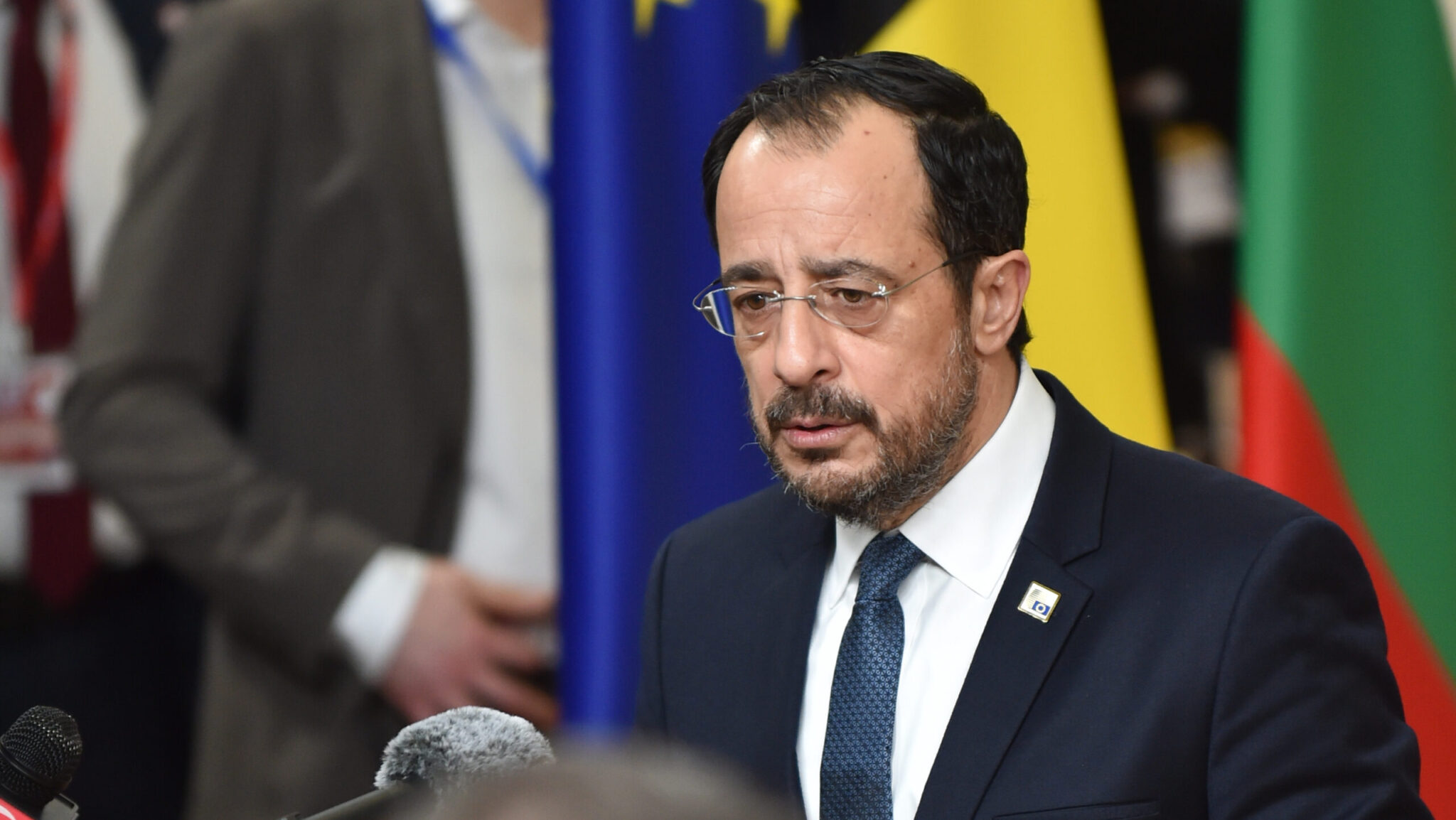 &Alpha;&lambda;&lambda;&eta;&lambda;&epsilon;&gamma;&gamma;ύ&eta; &sigma;&tau;&alpha; &Eta;&Alpha;&Epsilon; &epsilon;&xi;έ&phi;&rho;&alpha;&sigma;&epsilon; &omicron; &Pi;&tau;&Delta;: &laquo;&Eta; &delta;&iota;&pi;&lambda;&omega;&mu;&alpha;&tau;ί&alpha; &pi;&rho;έ&pi;&epsilon;&iota; &nu;&alpha; &epsilon;&pi;&iota;&kappa;&rho;&alpha;&tau;ή&sigma;&epsilon;&iota;&raquo;