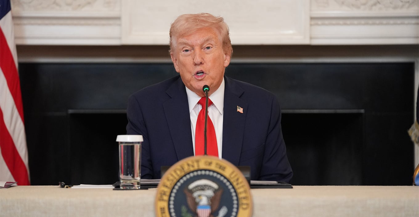 &Tau;&rho;&alpha;&mu;&pi;: &Omicron; &pi;ό&lambda;&epsilon;&mu;&omicron;&sigmaf; &mu;&epsilon; &tau;&omicron; &Iota;&rho;ά&nu; &mu;&pi;&omicron;&rho;&epsilon;ί &nu;&alpha; &delta;&iota;&alpha;&rho;&kappa;έ&sigma;&epsilon;&iota; έ&omega;&sigmaf; &kappa;&alpha;&iota; &tau;έ&sigma;&sigma;&epsilon;&rho;&iota;&sigmaf; &epsilon;&beta;&delta;&omicron;&mu;ά&delta;&epsilon;&sigmaf;