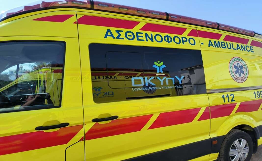 Όχημα ανατράπηκε μετά από τροχαίο στον αυτοκινητόδρομο- Στο νοσοκομείο 58χρονη