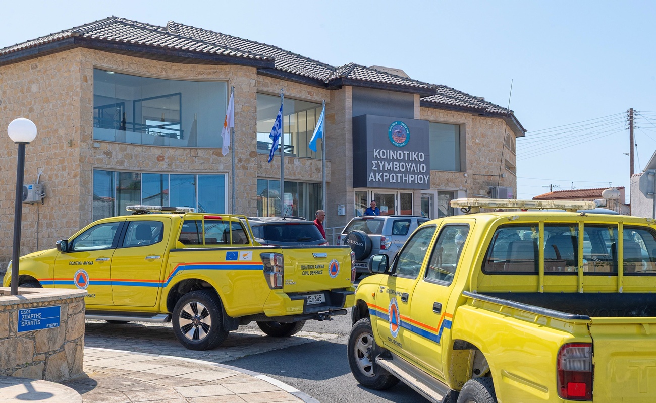 Μέλη της Πολιτικής Άμυνας εξακολουθούν να περιπολούν στην περιοχή Ακρωτηρίου