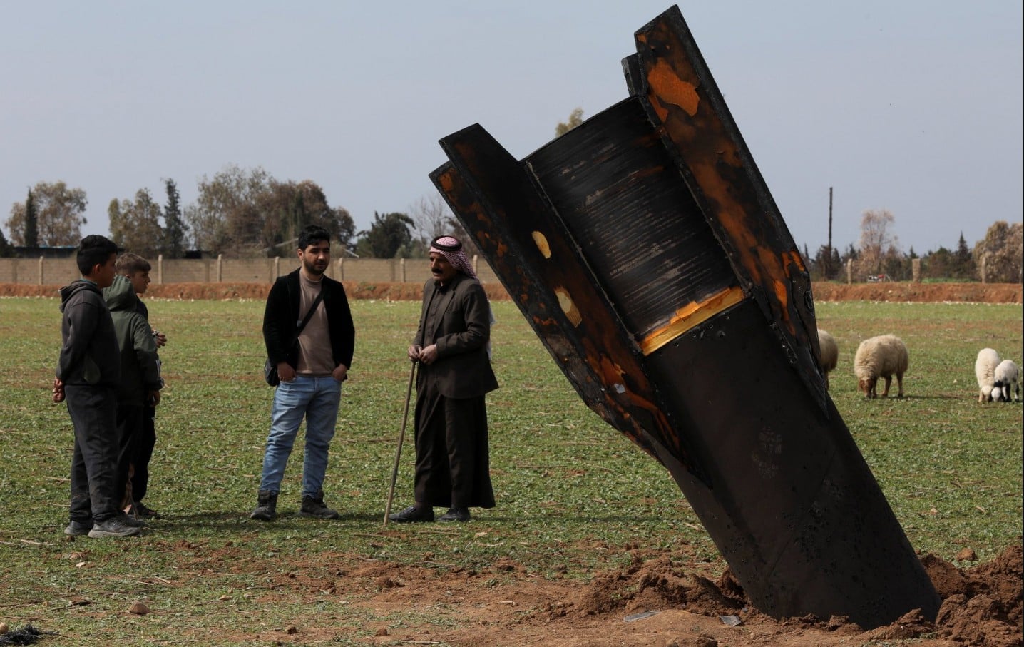 Συρία: Ο viral πύραλος που έπεσε και δεν εξεράγει έγινε αξιοθέατο (PICS-VID)
