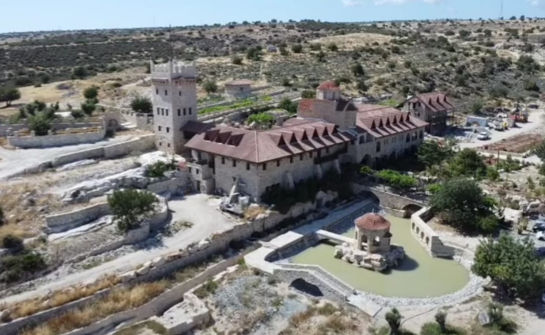 Οικογένειες βρήκαν καταφύγιο σε μοναστήρι – «Οι άνθρωποι ήταν φοβισμένοι»