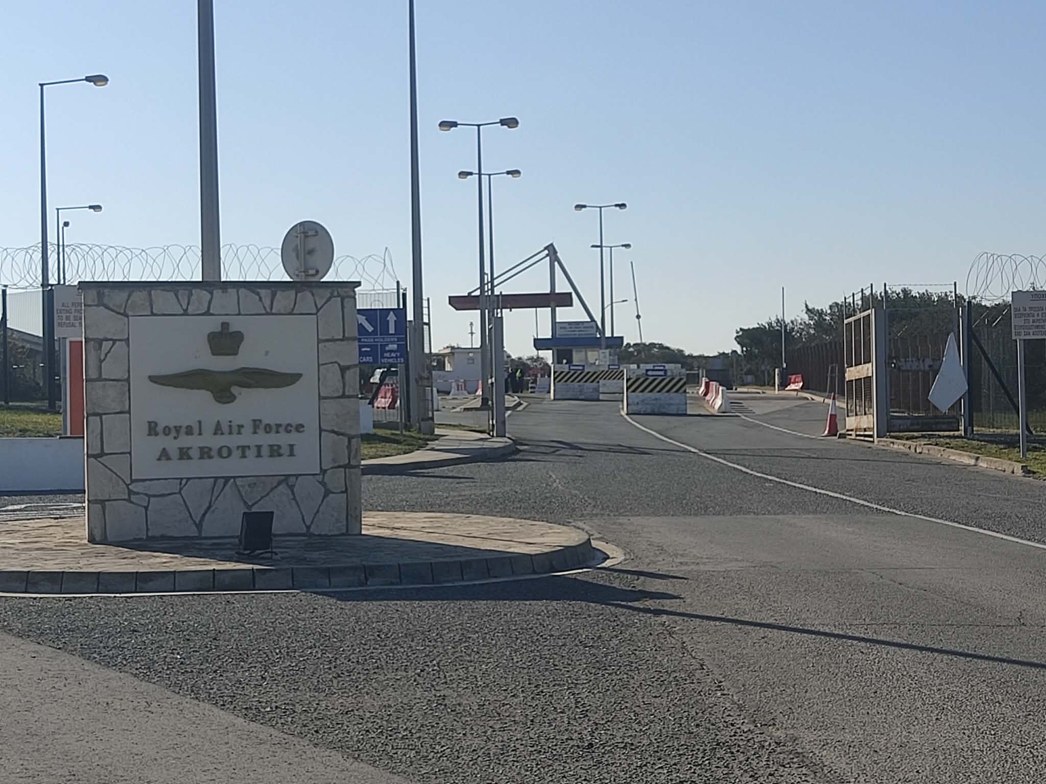 Ήχησαν ξανά οι σειρήνες στο Ακρωτήρι - Έληξε ο ολιγόλεπτος συναγερμός