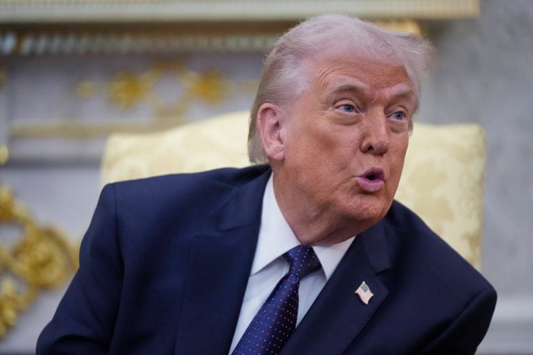 Τραμπ: Καμία συμφωνία με το Ιράν, εκτός αν παραδοθούν άνευ όρων