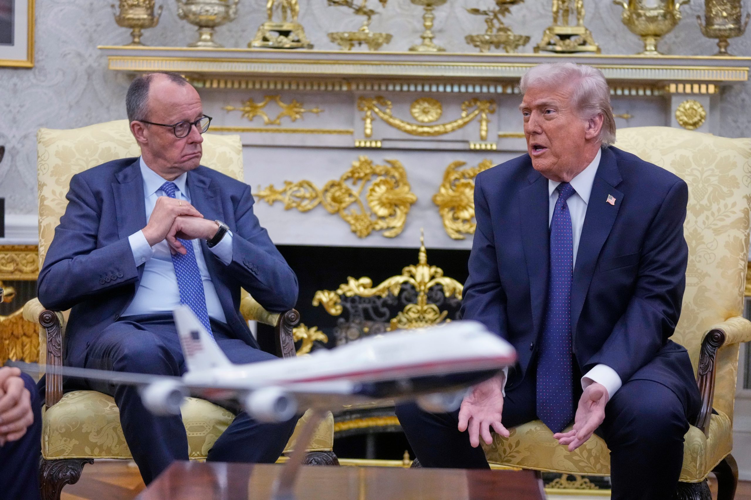 &Tau;&rho;&alpha;&mu;&pi;: &Omicron;&iota; &Eta;&Pi;&Alpha; &alpha;&pi;&omicron;&mu;&alpha;&kappa;&rho;ύ&nu;&omicron;&upsilon;&nu; &chi;&iota;&lambda;&iota;ά&delta;&epsilon;&sigmaf; &alpha;&nu;&theta;&rho;ώ&pi;&omicron;&upsilon;&sigmaf; &alpha;&pi;ό &chi;ώ&rho;&epsilon;&sigmaf; &tau;&eta;&sigmaf; &Mu;έ&sigma;&eta;&sigmaf; &Alpha;&nu;&alpha;&tau;&omicron;&lambda;ή&sigmaf;