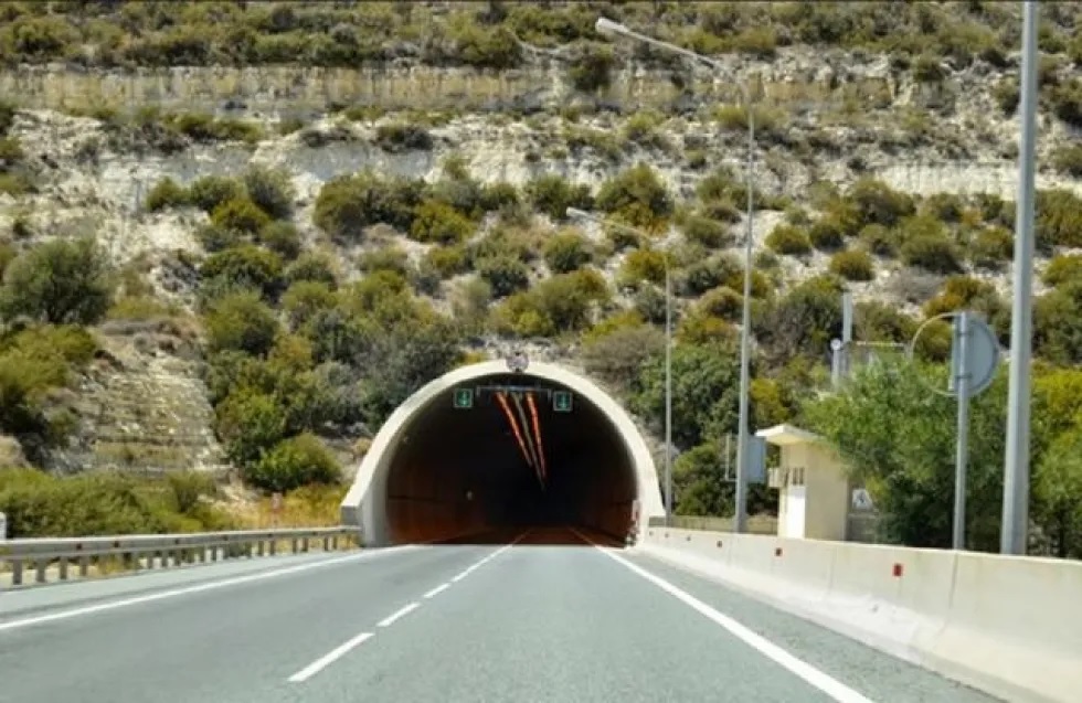Τροχαίο στη σήραγγα από Πάφο προς Λεμεσό - Κλειστή η δεξιά λωρίδα