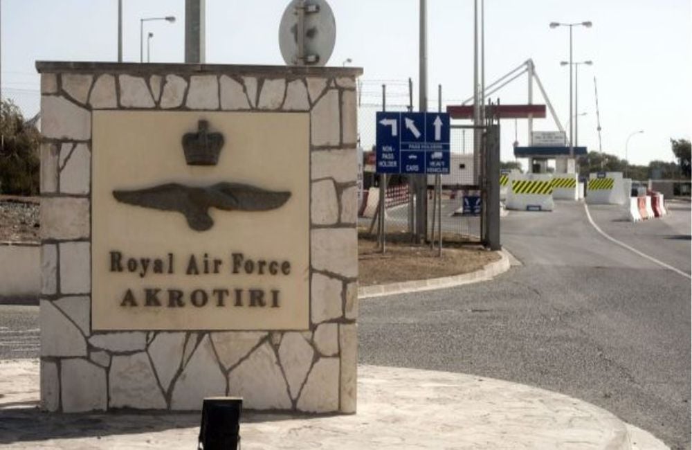 The Guardian: Αυξάνονται οι αντιδράσεις στην Κύπρο για τις Βρετανικές Βάσεις