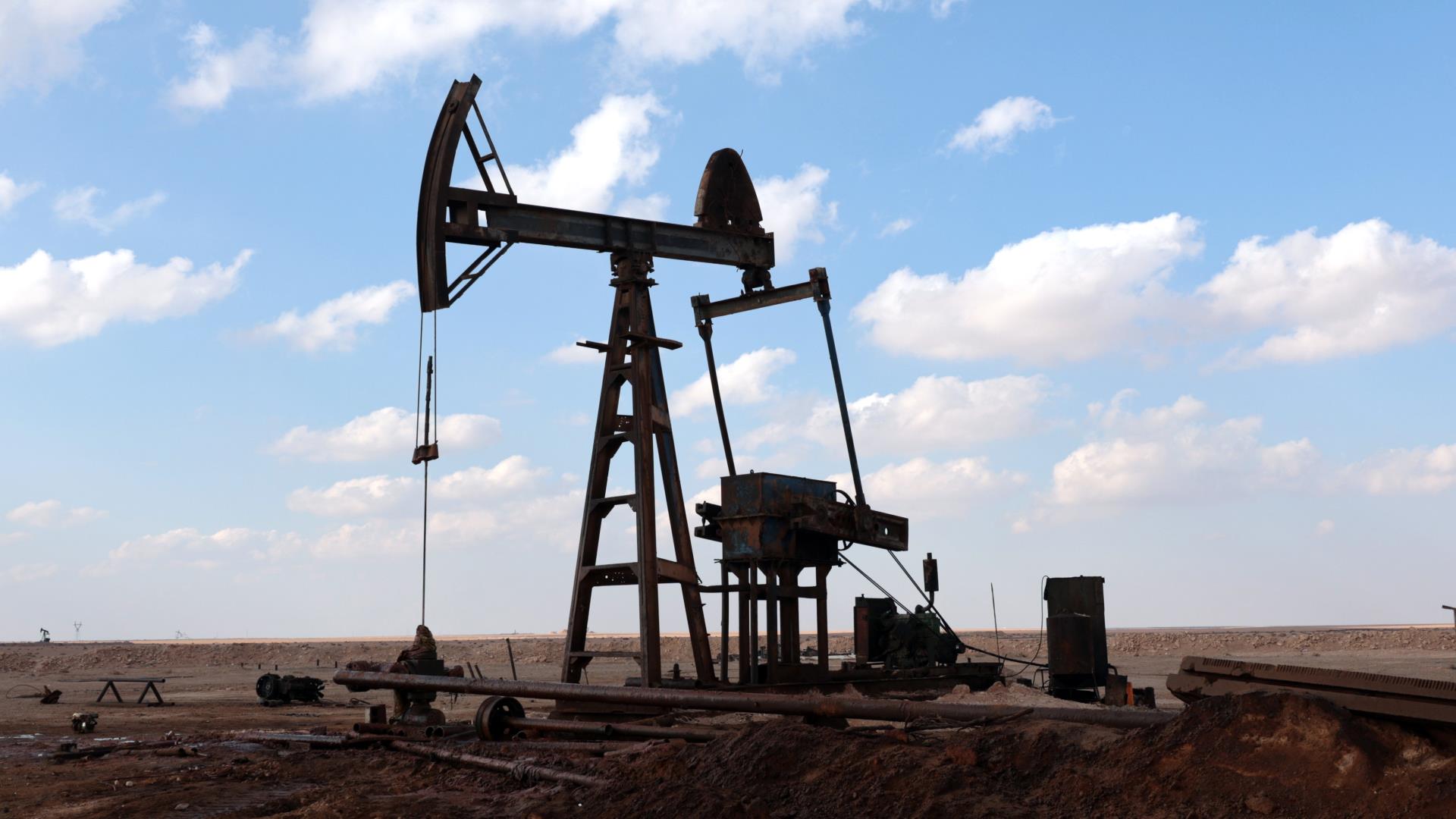 Το ιστορικό άλμα των τιμών πετρελαίου σοκάρει τις αγορές εν μέσω πολέμου