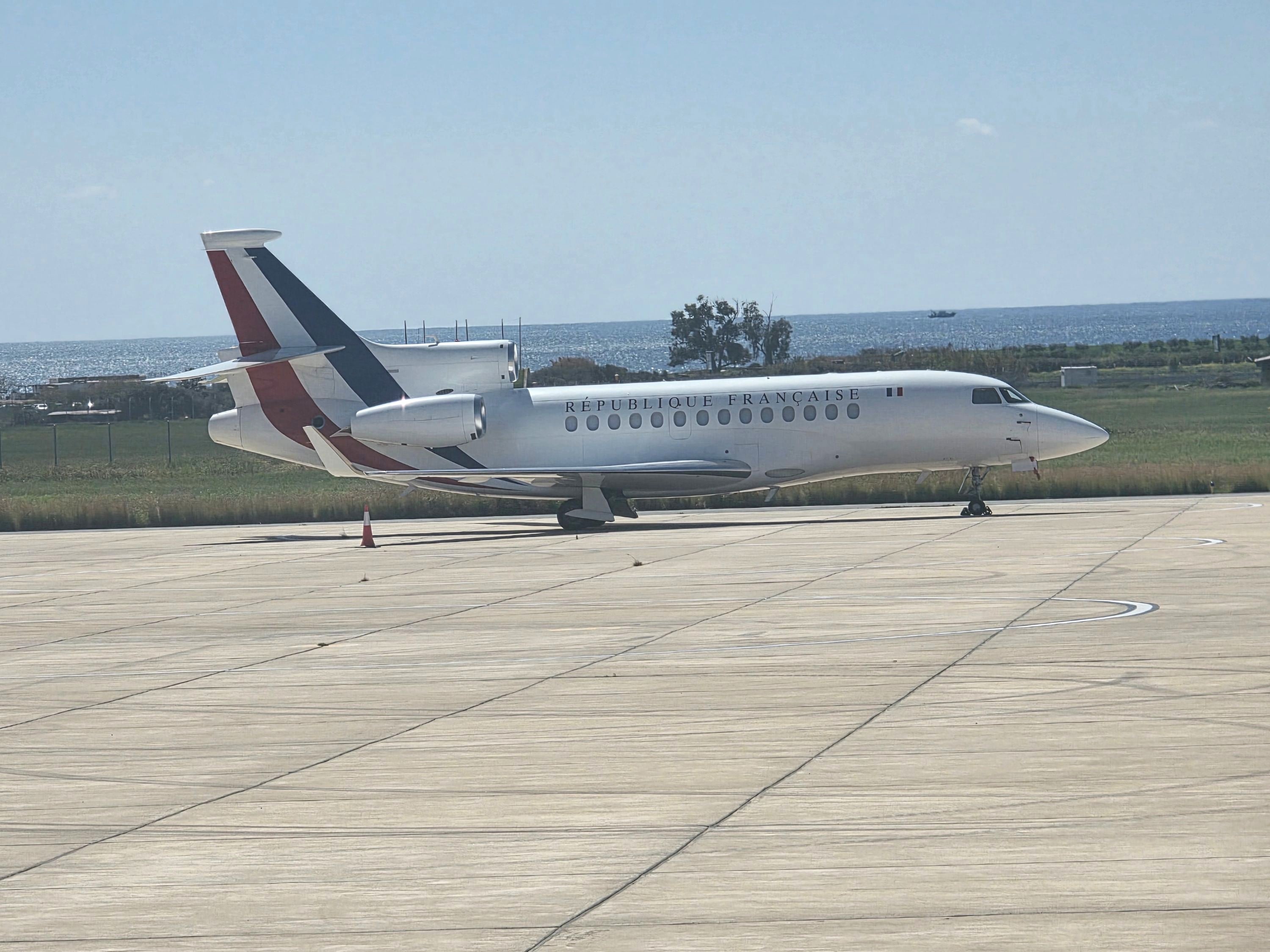 Στην αεροπορική βάση Ανδρέας Παπανδρέου Μητσοτάκης και Μακρόν (ΒΙΝΤΕΟ)