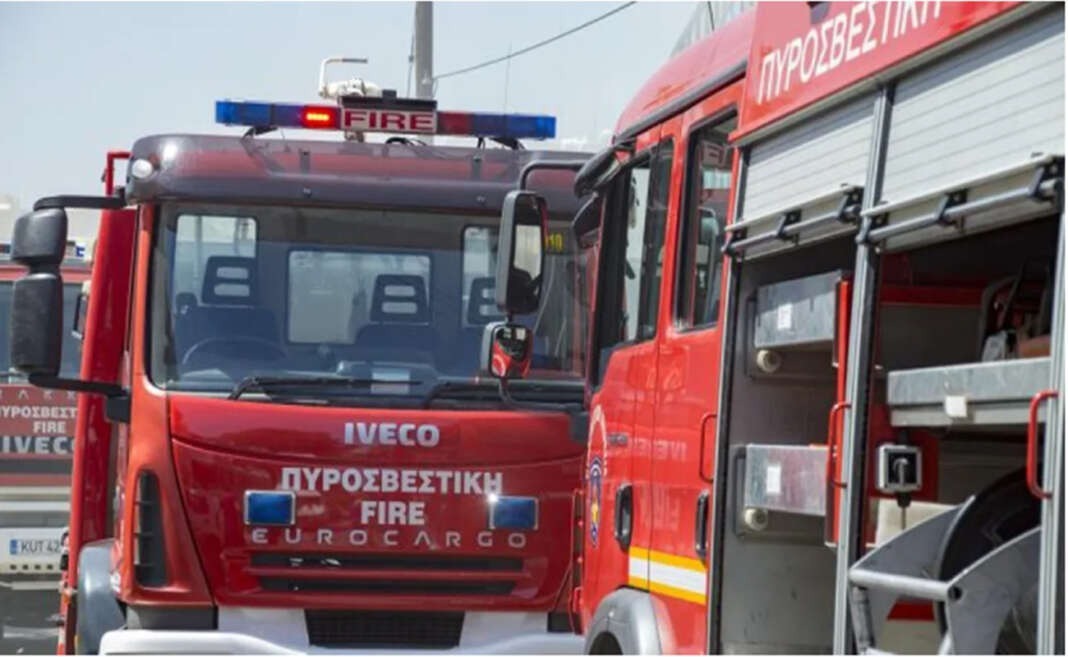 Φωτιά σε φρεάτιο ανελκυστήρα σε πολυκατοικία – Ζημιές σε διαμερίσματα