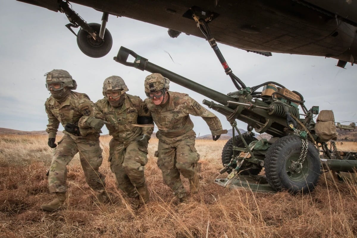&Eta;&Pi;&Alpha;: &Omicron; &beta;&omicron;&mu;&beta;&alpha;&rho;&delta;&iota;&sigma;&mu;ό&sigmaf; &sigma;&chi;&omicron;&lambda;&epsilon;ί&omicron;&upsilon; &sigma;&tau;&omicron; &Iota;&rho;ά&nu; &omicron;&phi;&epsilon;ί&lambda;&epsilon;&tau;&alpha;&iota; &sigma;&epsilon; &lambda;ά&theta;&omicron;&sigmaf; &tau;&omicron;&upsilon; &sigma;&tau;&rho;&alpha;&tau;&omicron;ύ