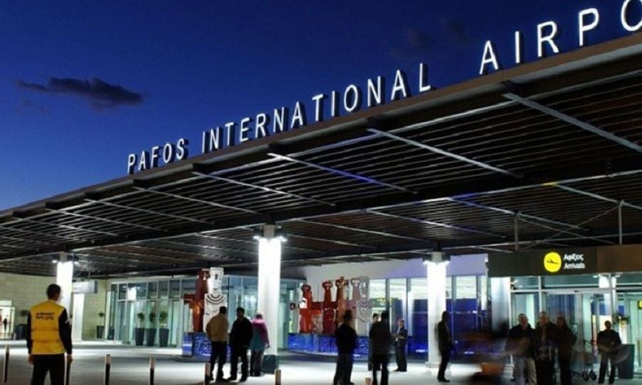 &Omicron;&mu;&alpha;&lambda;ά &omicron;&iota; &pi;&tau;ή&sigma;&epsilon;&iota;&sigmaf; &sigma;&tau;&omicron; &Alpha;&epsilon;&rho;&omicron;&delta;&rho;ό&mu;&iota;&omicron; &Pi;ά&phi;&omicron;&upsilon; &mu;&epsilon; &mu;ί&alpha; &alpha;&kappa;ύ&rho;&omega;&sigma;&eta; &alpha;&pi;ό &kappa;&alpha;&iota; &pi;&rho;&omicron;&sigmaf; &Chi;ά&iota;&phi;&alpha;