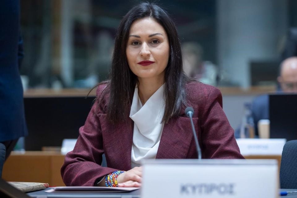 ΑΚΕΛ για αφθώδη: Η υπουργός αποδεικνύεται κατώτερη των περιστάσεων