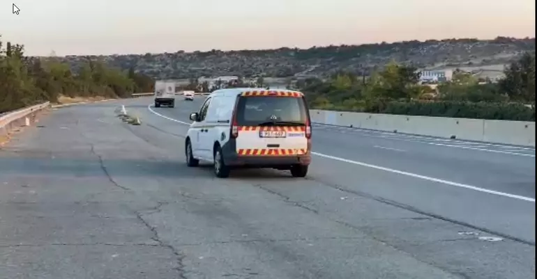 Χειροπέδες σε 37χρονο για την επίθεση σε υπάλληλο κινητών καμερών