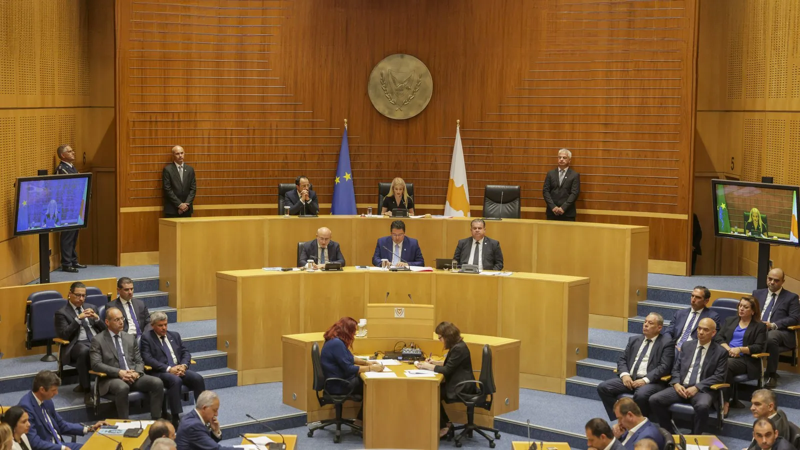 Ολομέλεια: Tην Πέμπτη το ν/σ για αναθεώρηση Συντάγματος για παρακολουθήσεις