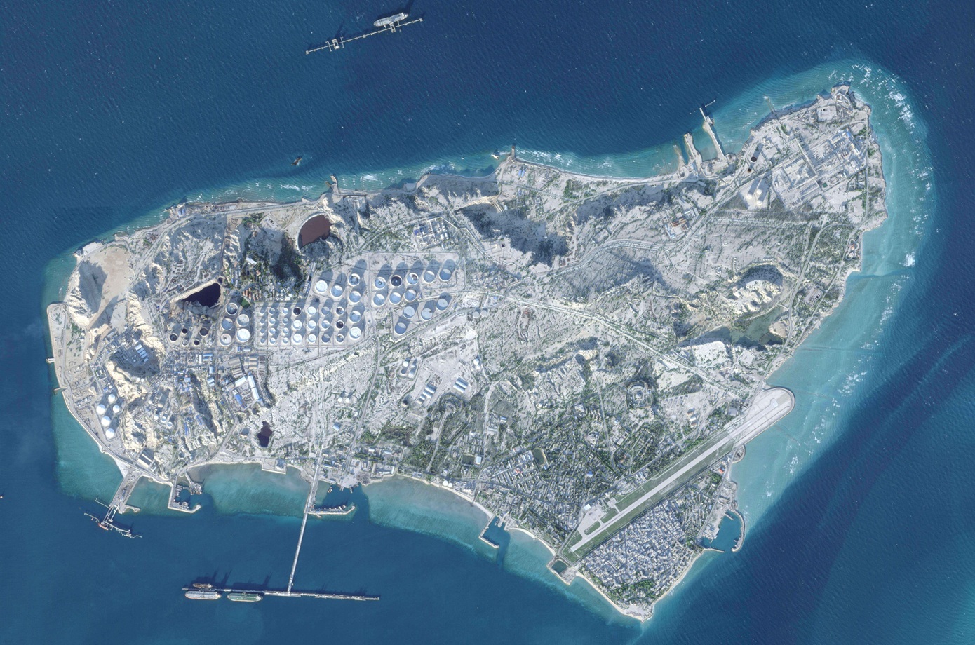 Οι ΗΠΑ βομβάρδισαν τη νήσο Χαργκ του Ιράν