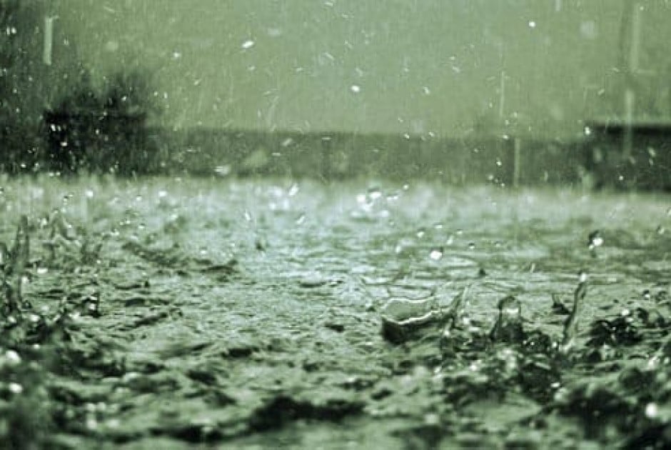 «Άνοιξαν» οι ουρανοί: Έντονες βροχοπτώσεις και καταιγίδες - Δείτε βίντεο